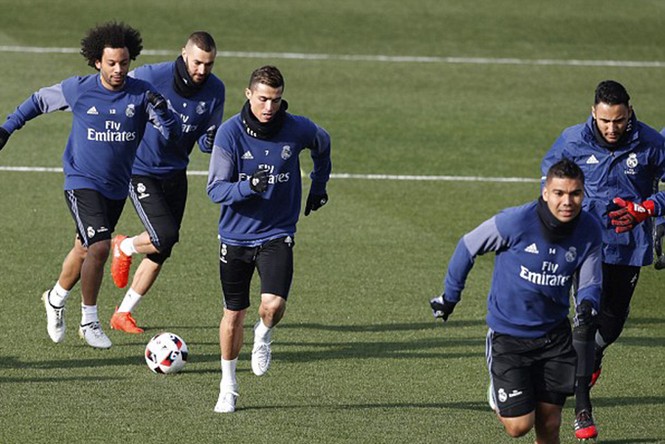 Lộ ảnh Ronaldo đưa bạn gái về Bồ Đào Nha ra mắt - ảnh 10