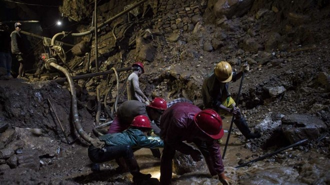 Nghề tìm đá quý trên 'vùng đất hồng ngọc' ở Myanmar - ảnh 1