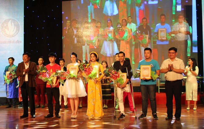 ca khúc,ca sĩ,sinh viên,tiếng hát,Đà Nẵng, Vicky Nhung - ảnh 7