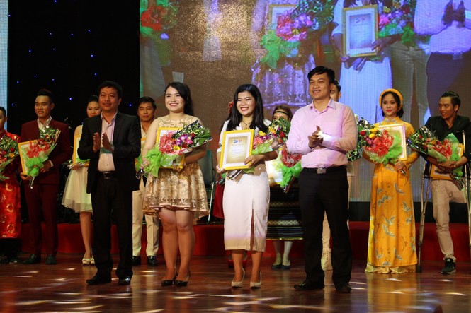 ca khúc,ca sĩ,sinh viên,tiếng hát,Đà Nẵng, Vicky Nhung - ảnh 10