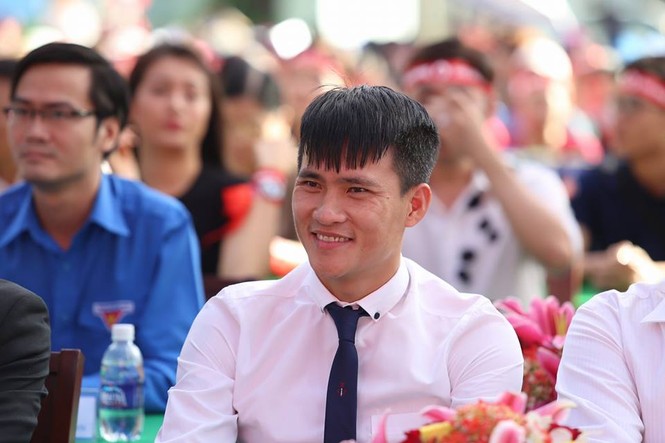 Nghĩa cử đẹp của đội bóng Công Vinh - ảnh 8
