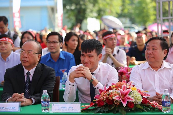 Nghĩa cử đẹp của đội bóng Công Vinh - ảnh 6