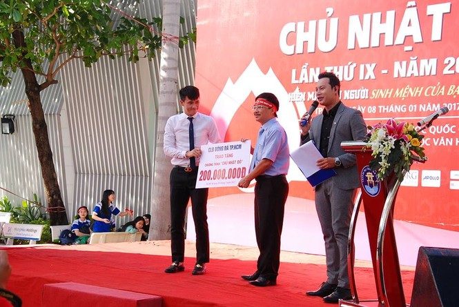 Nghĩa cử đẹp của đội bóng Công Vinh - ảnh 3