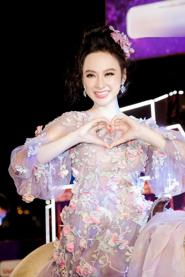 Angela Phương Trinh gây sốc khi cưỡi ngựa đến thảm đỏ - ảnh 4