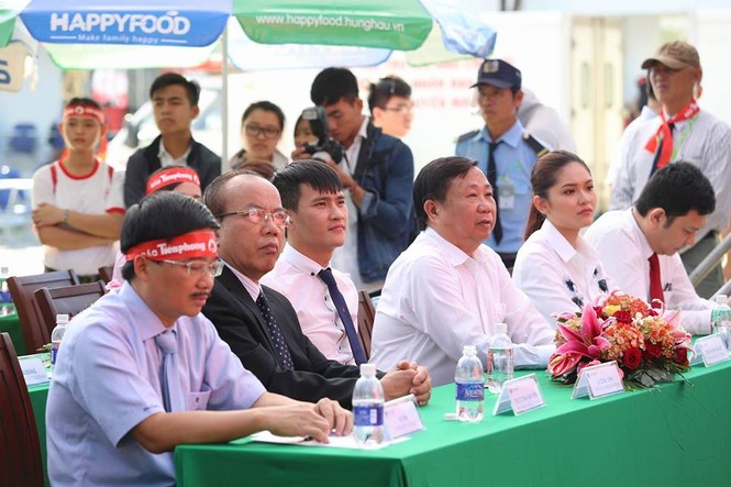 Nghĩa cử đẹp của đội bóng Công Vinh - ảnh 1