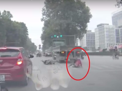 Video 'tiêm kích Su-30 đua với siêu xe Ferrari' hot nhất tuần qua - ảnh 5