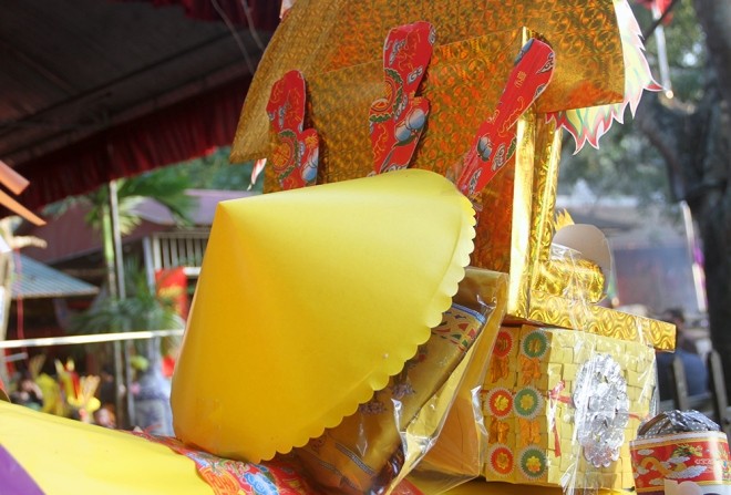 Đốt hàng chục ngựa giấy mỗi ngày để cầu may - ảnh 5