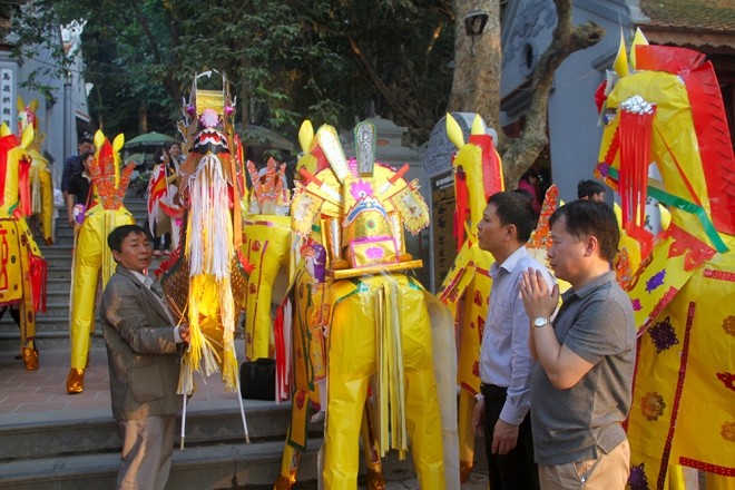 Đốt hàng chục ngựa giấy mỗi ngày để cầu may - ảnh 7