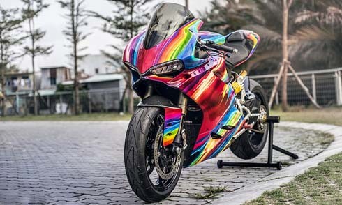 Ducati 899 Panigale 'độ' cầu vồng 7 sắc tại Việt Nam - ảnh 1