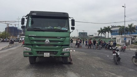 BẢN TIN ATGT: Hai ô tô đâm nhau trực diện, 10 người thương vong - ảnh 1