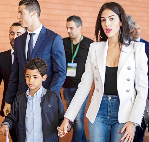 Nhà điêu khắc nổi danh nhờ tạc tượng Ronaldo... 'vạn người chê' - ảnh 4