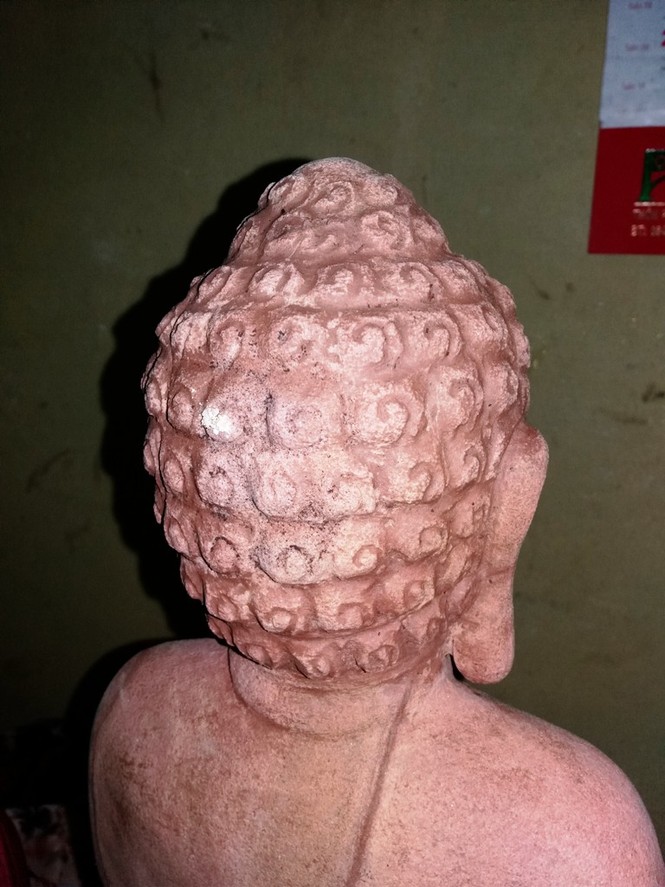 Đào đất làm vườn, phát hiện tượng Phật nghi cổ vật - ảnh 3