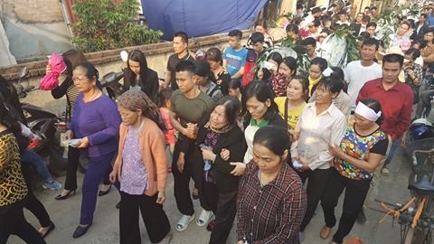 Quê nhà đón bé bị sát hại ở Nhật ngập nước mắt - ảnh 10