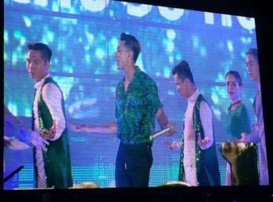 Những lần gặp sự cố trang phục trên sân khấu của sao Việt - ảnh 4