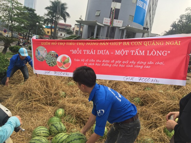 Bán hết 20 tấn dưa ủng hộ người dân Quảng Ngãi trong sáng 3/4 - ảnh 7