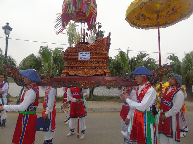 Trẩy hội Đền Hùng xem rước kiệu, gói bánh chưng - ảnh 6