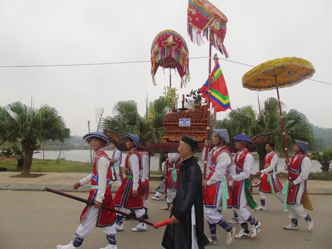 Trẩy hội Đền Hùng xem rước kiệu, gói bánh chưng - ảnh 7