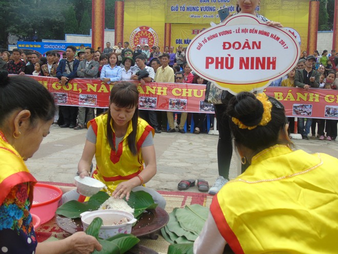 Trẩy hội Đền Hùng xem rước kiệu, gói bánh chưng - ảnh 10