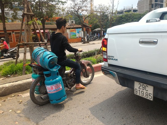 Những chiếc xe 'dã chiến' giữa lòng Thủ đô - ảnh 2