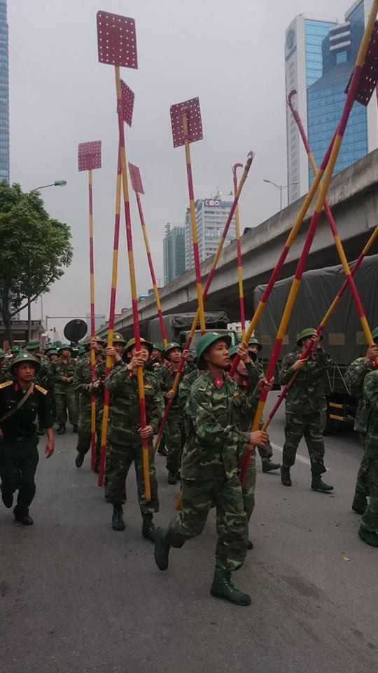 Phong toả đường Phạm Hùng để dập lửa kho hàng - ảnh 5