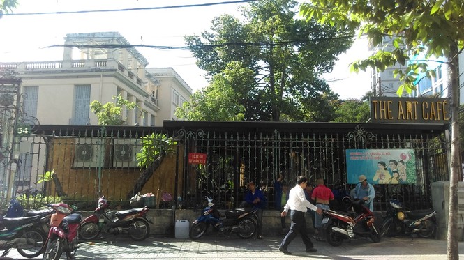 Cận cảnh hiện vật bảo tàng bị xe máy, hàng hóa 'bao vây' tại TP HCM - ảnh 2