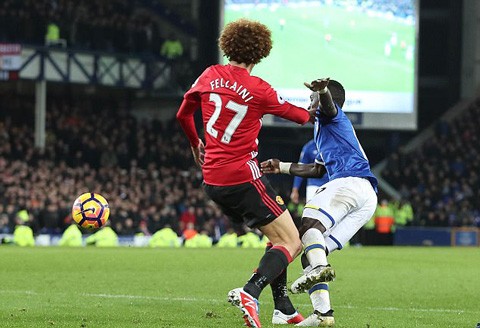 Mourinho và ơn tri ngộ với 'tóc xù' Fellaini - ảnh 2