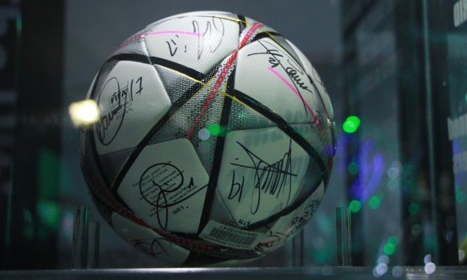 Nhìn gần 'bảo vật' của Champions League tại Sài Gòn - ảnh 1