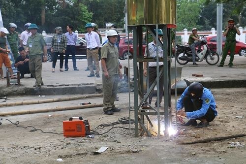 Mục kích ngày đầu ra quân dẹp loạn vỉa hè tại Vinh - ảnh 1