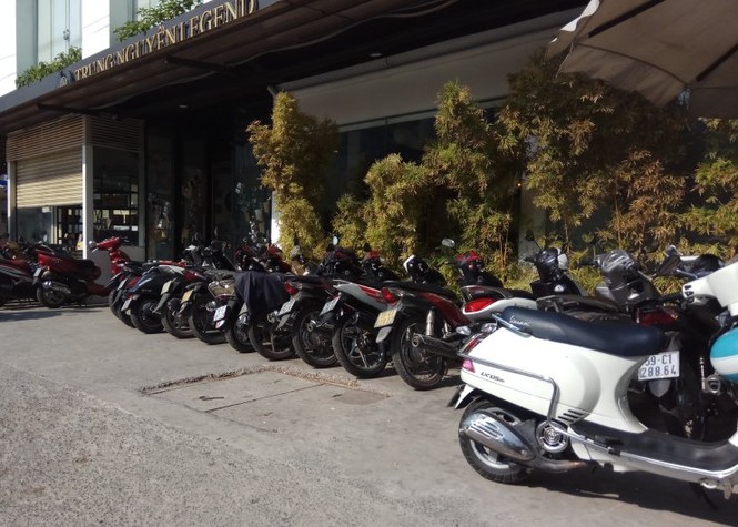 Người Sài Gòn khổ sở với nắng nóng đầu mùa - ảnh 4