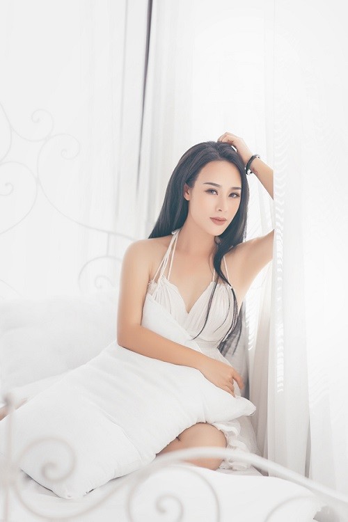 ca sĩ việt hoàn - ảnh 1