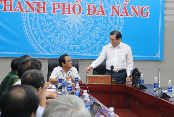 Ngư dân Đà Nẵng hối hả đưa tàu thuyền vào nơi trú bão - ảnh 11