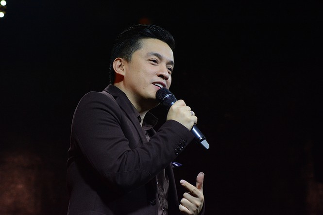 Lam Trường 'lì xì' khán giả thủ đô trong show diễn đầu năm - ảnh 1