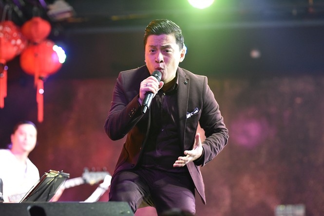 Lam Trường 'lì xì' khán giả thủ đô trong show diễn đầu năm - ảnh 6