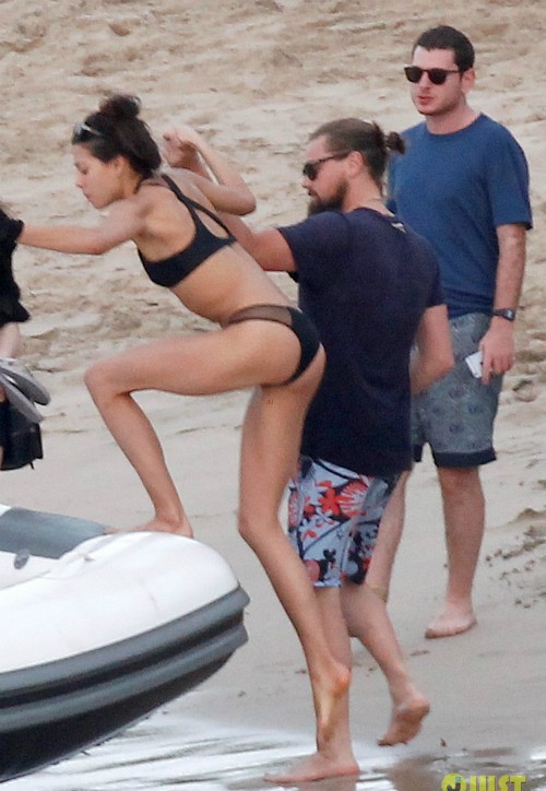 Tài tử Leonardo DiCaprio vui vẻ bên các chân dài sexy - ảnh 4
