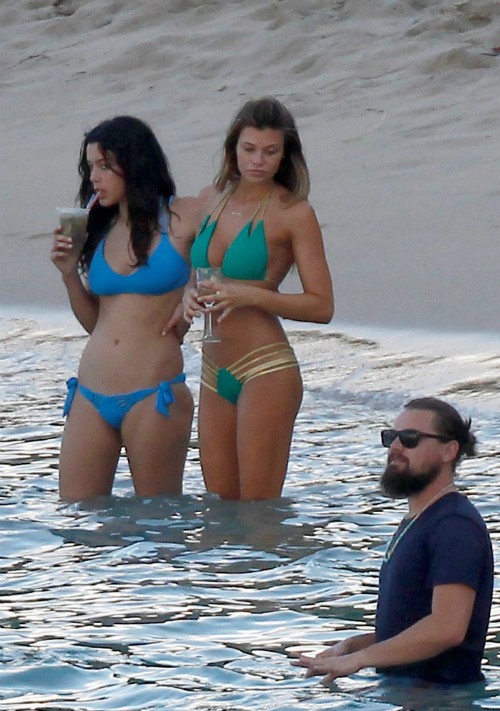 Tài tử Leonardo DiCaprio vui vẻ bên các chân dài sexy - ảnh 5