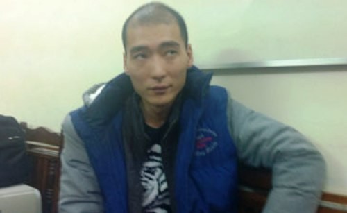 Đối tượng Zheng Zhuen tại cơ quan công an.