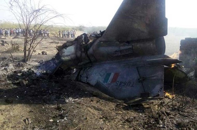 Cường kích MiG-27 đột ngột lao xuống đất, nát tan - ảnh 5