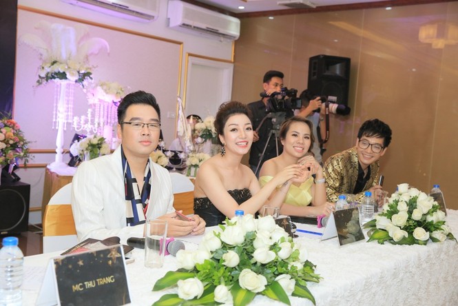 Show thời trang chỉ sử dụng người mẫu tây - ảnh 2