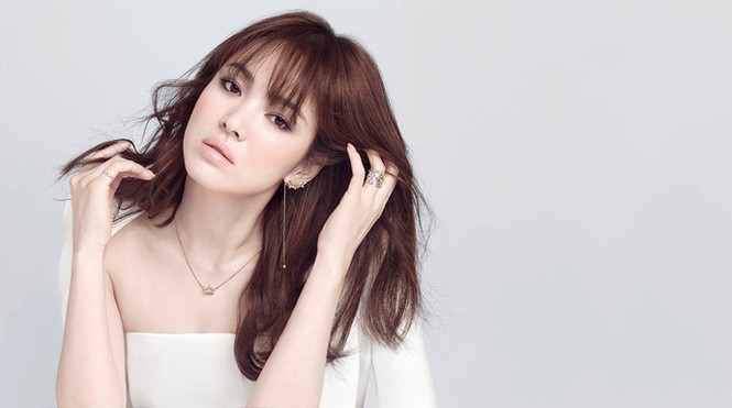 Song Hye Kyo khoe làn da sứ, nhan sắc không tì vết - ảnh 1