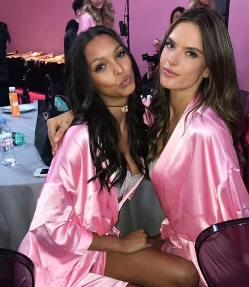 Hậu trường sôi động của Victoria's Secret Fashion Show 2016 - ảnh 5