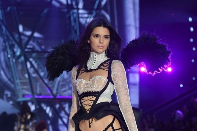 Victoria’s Secret,phong cách,chân dài,Kim Kardashian, Kendall Jenner,gợi cảm,show diễn,thiên thần,ăn mặc, Miami - ảnh 6