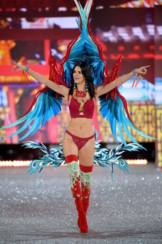 Victoria’s Secret,phong cách,chân dài,Kim Kardashian, Kendall Jenner,gợi cảm,show diễn,thiên thần,ăn mặc, Miami - ảnh 8
