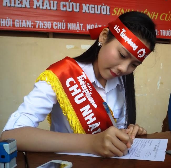 người đẹp,hoa hậu,văn hóa,áo dài,Tết,Hoa hậu Việt Nam,bạn trẻ,Top 10, Chủ Nhật Đỏ - ảnh 3