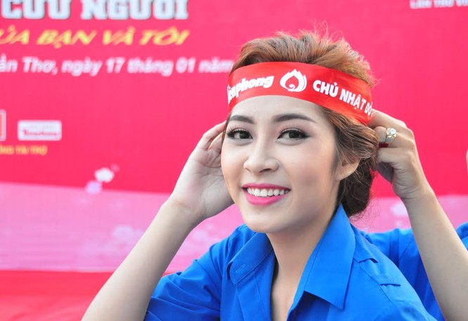 người đẹp,hoa hậu,văn hóa,áo dài,Tết,Hoa hậu Việt Nam,bạn trẻ,Top 10, Chủ Nhật Đỏ - ảnh 2