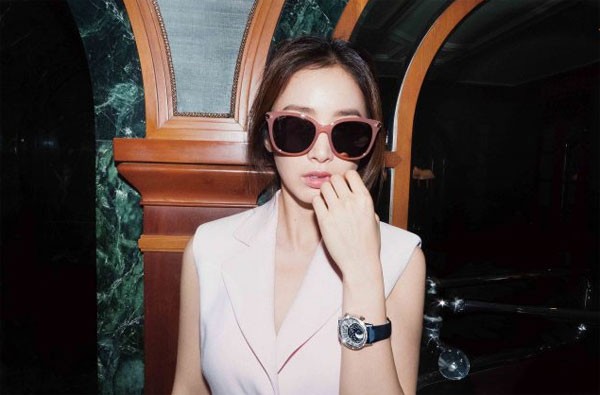Vợ chồng Kim Tae Hee ngọt ngào tình tứ - ảnh 13