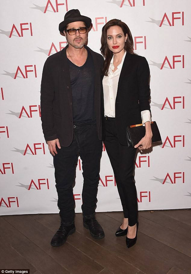 7 tháng chia tay Jolie, Brad Pitt gầy rộc, già đi trông thấy - ảnh 5