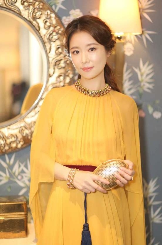Lâm Tâm Như dịu dàng nền nã, Chương Tử Di kém sắc - ảnh 2