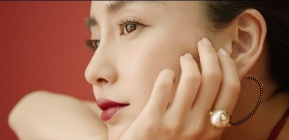 Ngỡ ngàng trước tài hóa ‘tắc kè hoa’ của vợ Huỳnh Hiểu Minh - ảnh 20