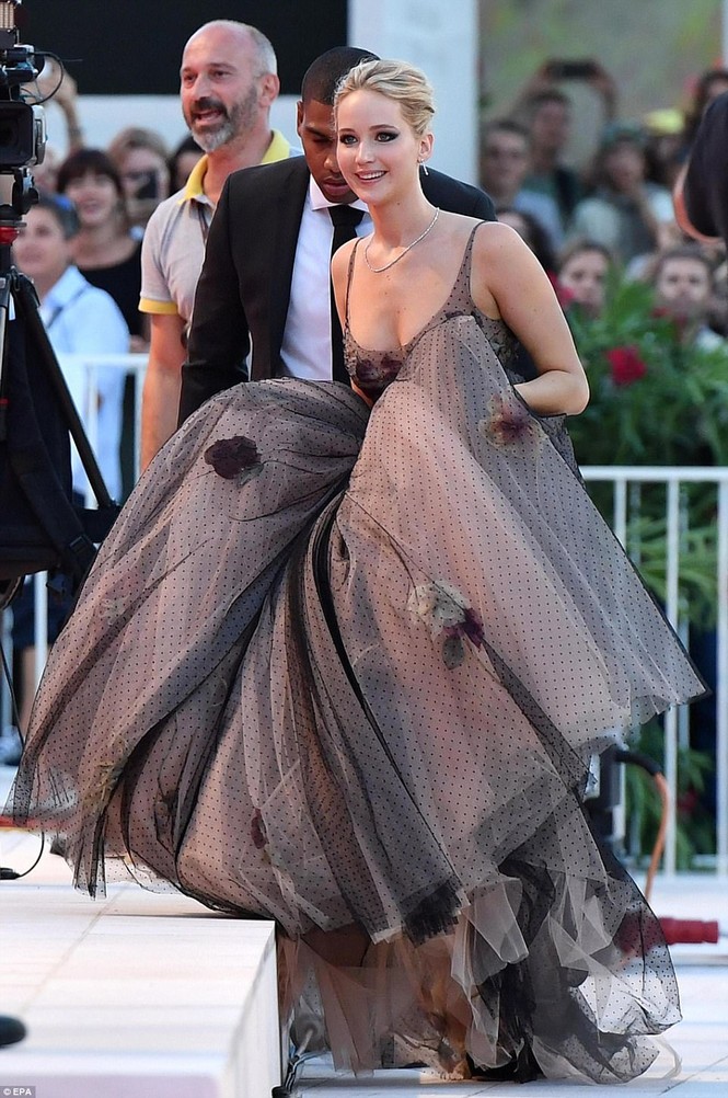 Cô đào Jennifer Lawrence xinh như công chúa trên thảm đỏ - ảnh 3