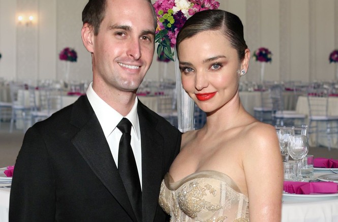 Miranda Kerr đẹp như đóa hoa rạng ngời giữa phố - ảnh 6